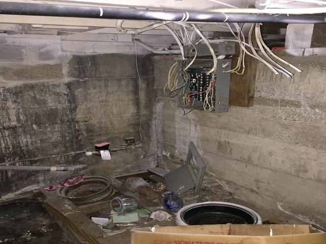 Crawl space before repair by Premier Basement Systems in Deer Park, WA near Main St and 1st Ave